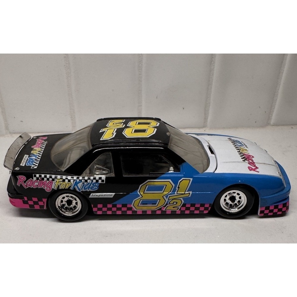 Racing for Kids Magazine 8 1/2‎ 1:24 Die Cast NASCAR Racing